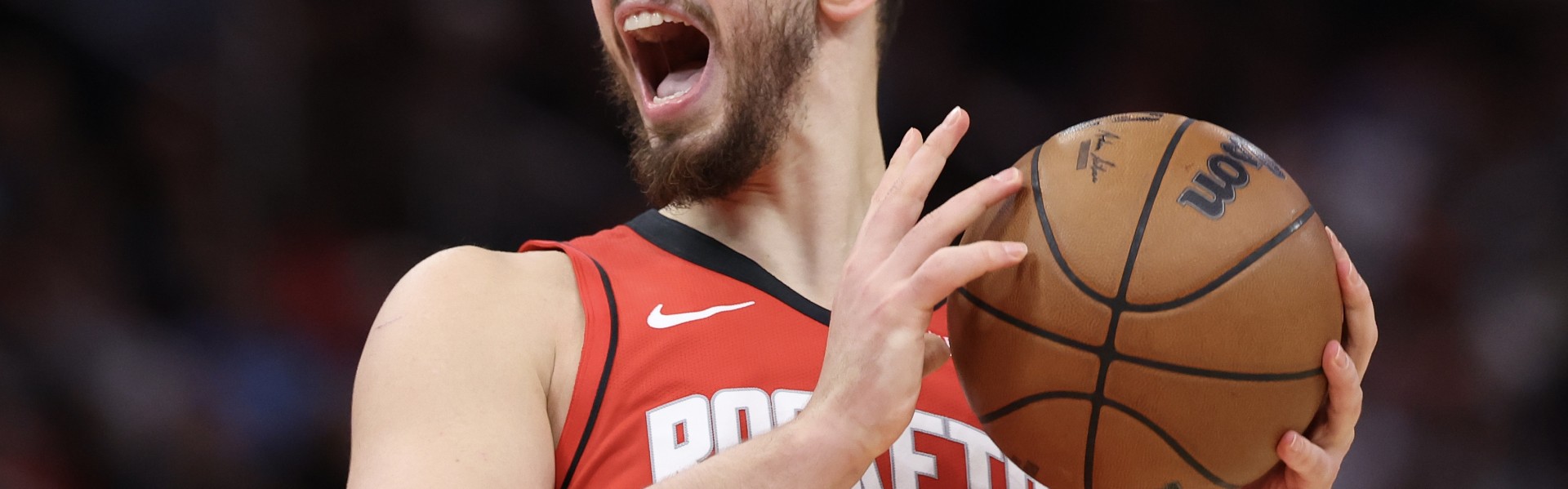 B体育入口-组织中锋！赛季场均20分6助攻的中锋：张伯伦、约基奇、申京