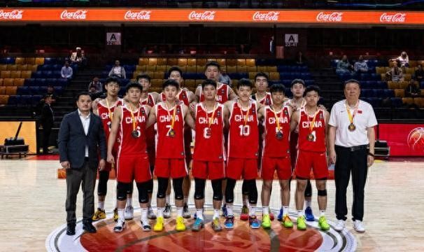 B体育下载-两次都输澳大利亚男篮，但中国男篮把“会打硬仗”带回来了