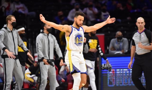 B体育-四月盛放登峰造极 我们每个人都应该为库里欢呼