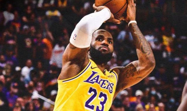 B体育入口-全力詹眉重新连接！内外开张为湖人斩获季后赛首胜