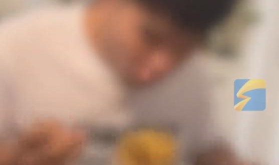 B体育-46岁男子咽部“藏”12厘米金属筷子，时间长达8年，偶感不适，以为饮酒后正常反应