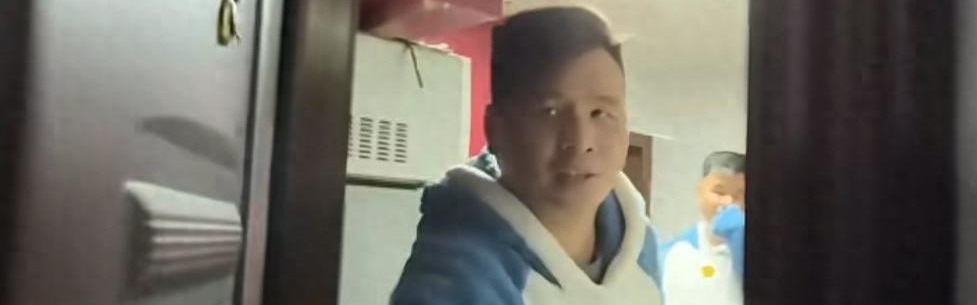 B体育官网-上海40岁双胞胎兄弟，同居30年不结婚，哥哥扮演老公 弟弟是老婆