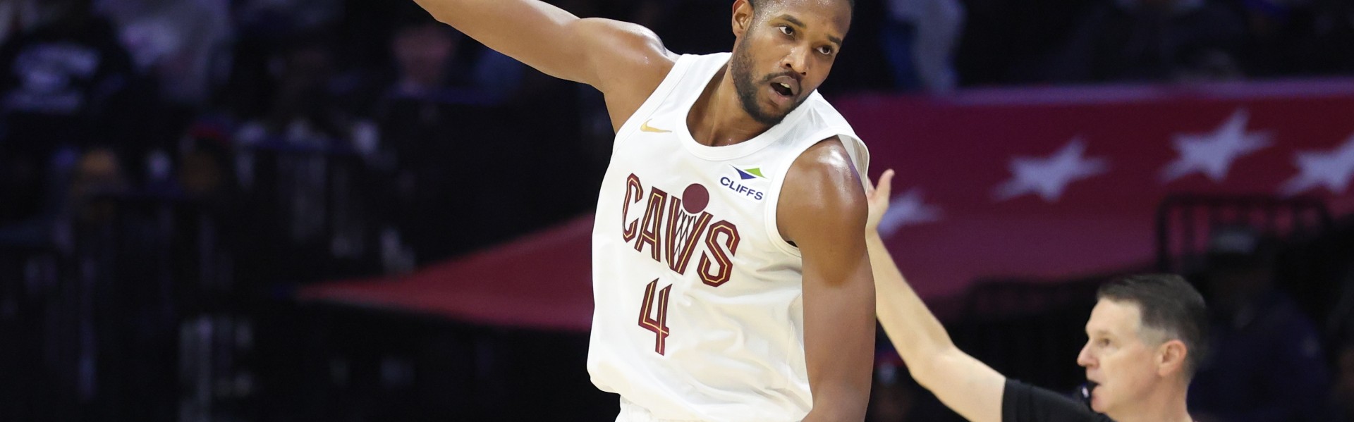 B体育APP-攻防压制！莫布里大帽布里奇斯 反击转身抹过防守暴扣打停黄蜂