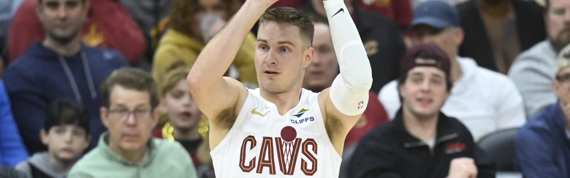 B体育下载-认识下哈登新队友！轰进9记三分的神射手太励志 骑士冲冠离不开他