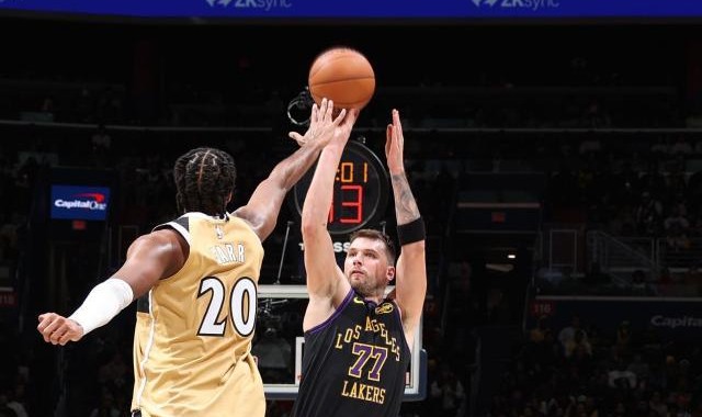 B体育-最快30+三双！东契奇刷爆神迹：一数据超詹皇约基奇