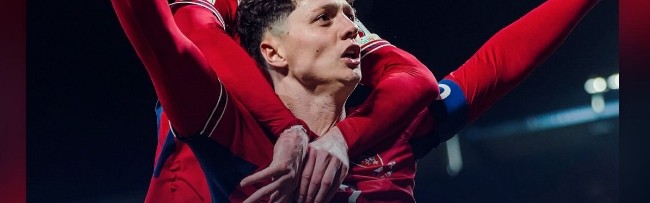 B体育下载-切赫晒照祝贺捷克队晋级世界杯：祝贺捷克国家队🍾👏👏